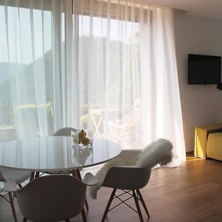 Apartmaji 43 *